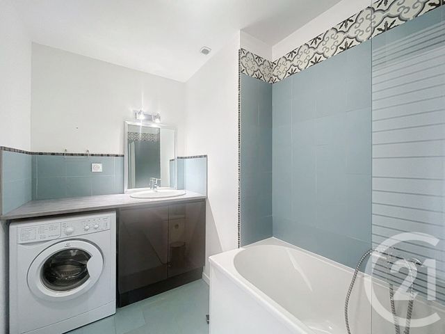 Appartement T3 à vendre - 3 pièces - 64.6 m2 - MEZE - 34 - LANGUEDOC-ROUSSILLON - Century 21 Bassin De Thau